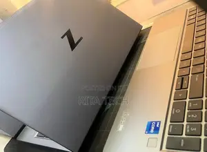 New Laptop HP ZBook Firefly G8 32GB Intel Core i7 SSD 512GB
