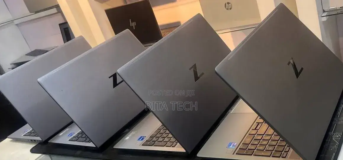 New Laptop HP ZBook Firefly G8 32GB Intel Core i7 SSD 512GB