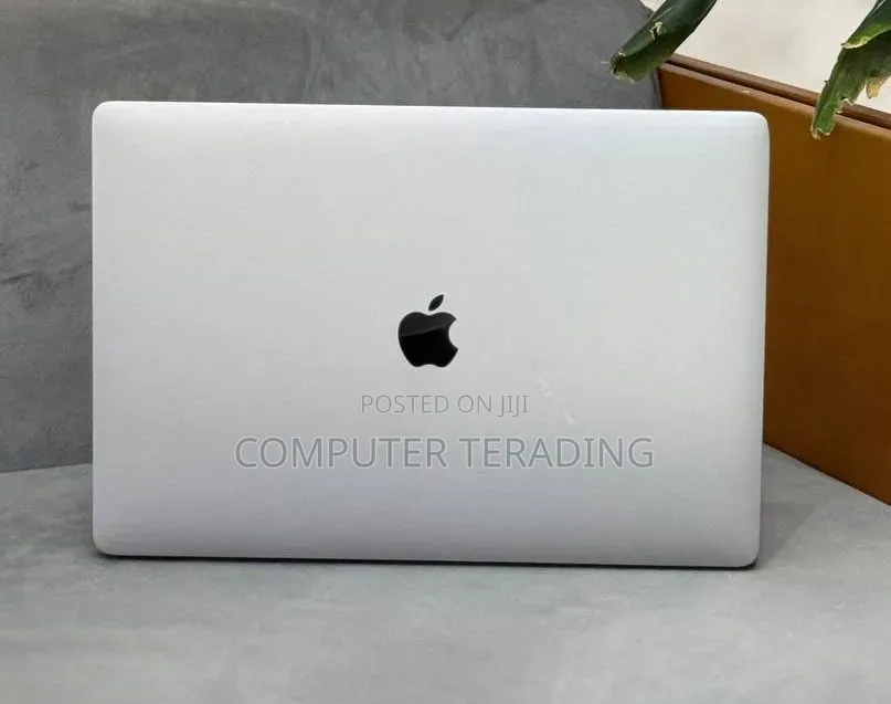 New Laptop Apple MacBook Pro 2019 32GB Intel Core i9 SSD 512GB