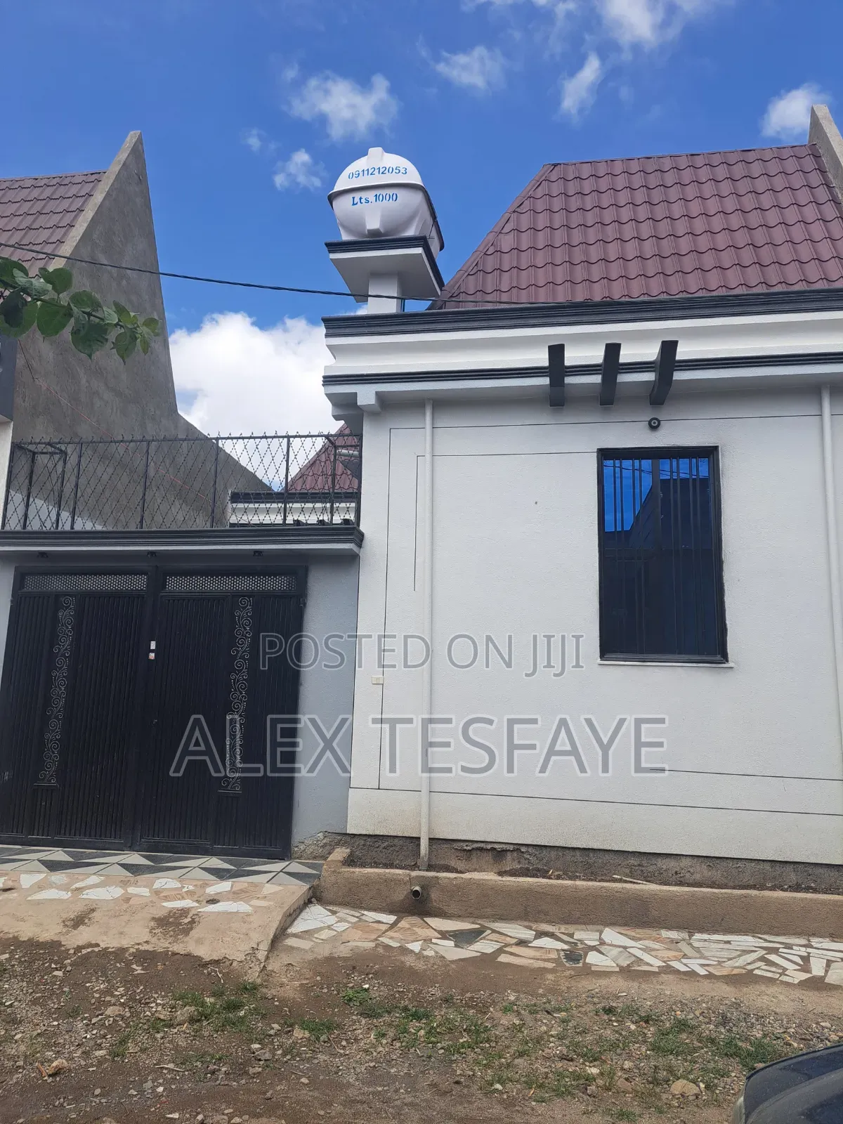 Furnished 5bdrm Townhouse/Terrace in Home, West Shewa for sale
