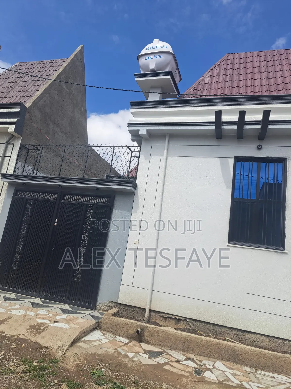Furnished 5bdrm Townhouse/Terrace in Home, West Shewa for sale