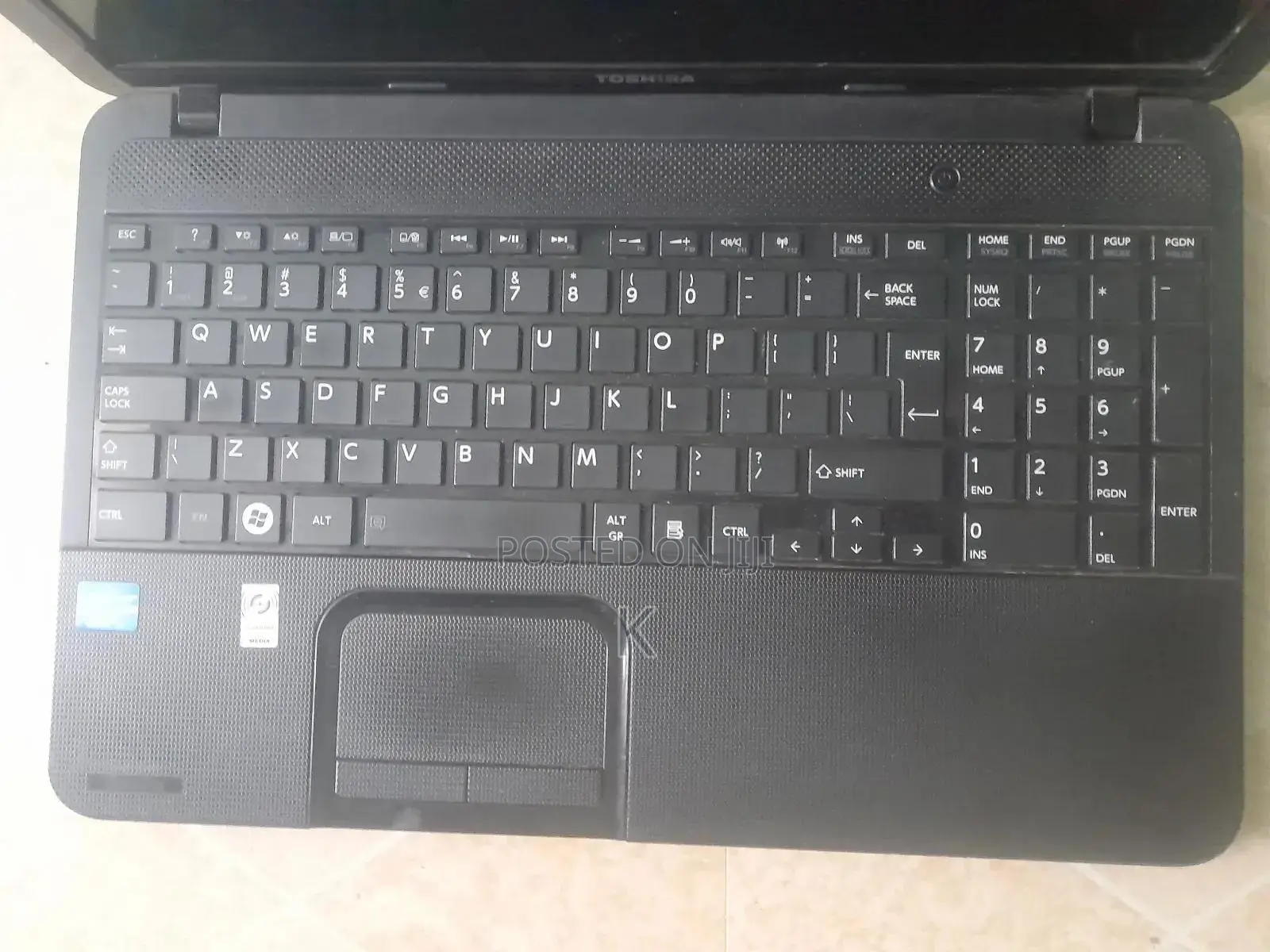 Laptop Toshiba Satellite C665 4GB Intel Core i3 HDD 500GB
