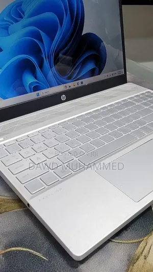 New Laptop HP Pavilion 15 8GB Intel Core i5 SSHD (Hybrid) 512GB