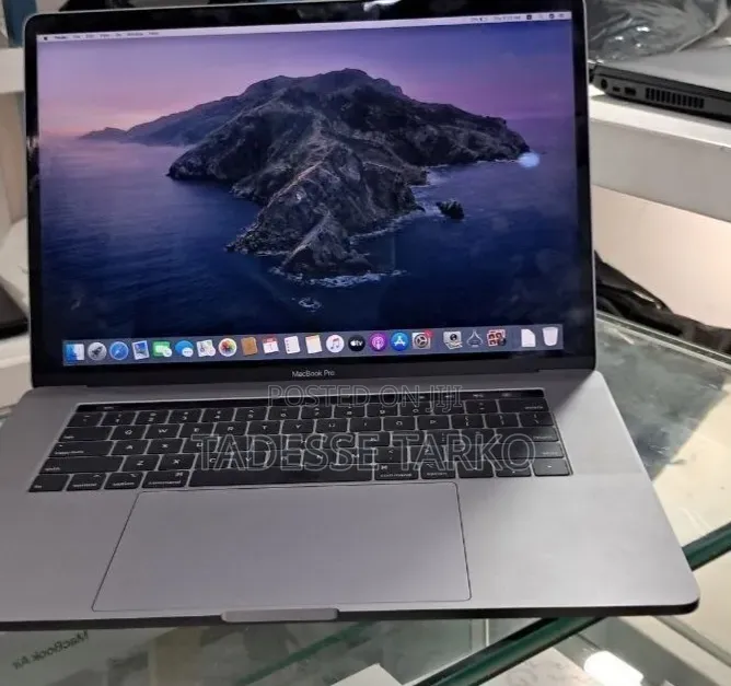 New Laptop Apple MacBook Pro 2019 32GB Intel Core i7 SSD 1T