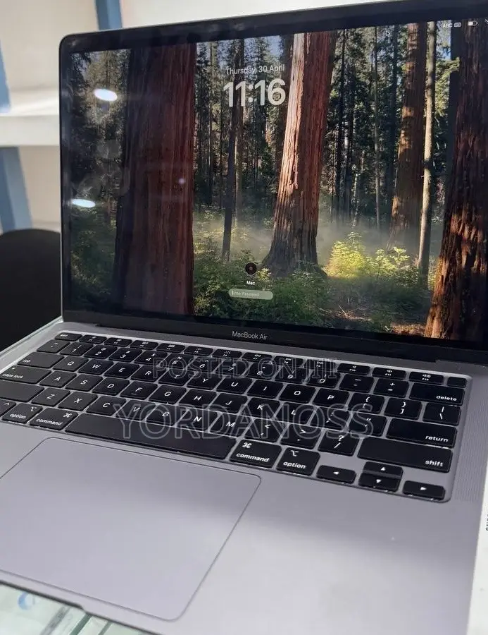 New Laptop Apple MacBook Air 2020 M1 8GB Intel Core i3 SSD 256GB