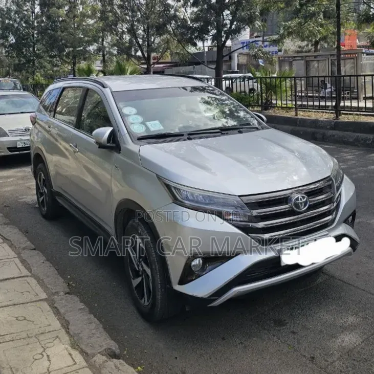 Toyota Rush 2021 Silver