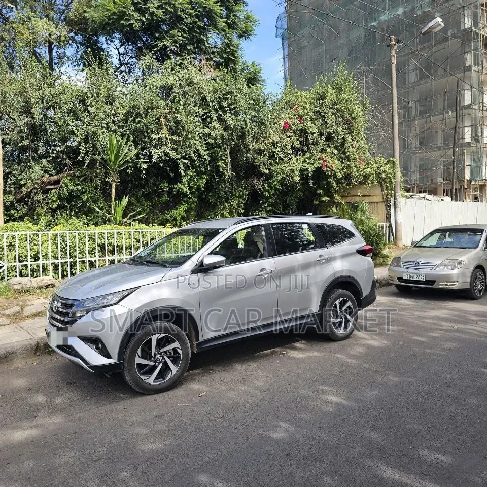 Toyota Rush 2021 Silver