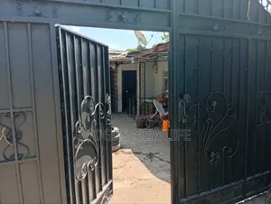 5bdrm House in Akaky Kaliti for sale