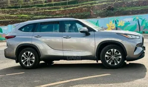 New Toyota Highlander Limited 2025 Gray