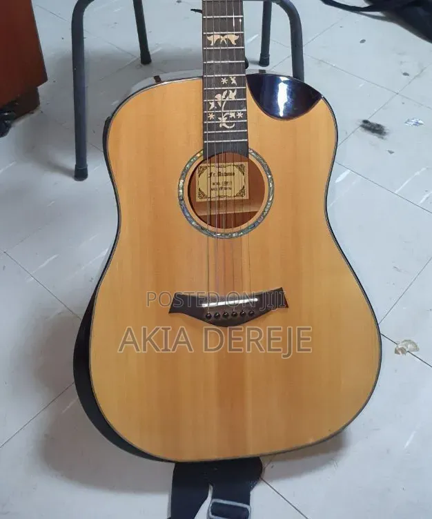Fr Antonio 810 Guitar