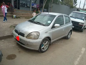 Toyota Vitz 2001 Silver
