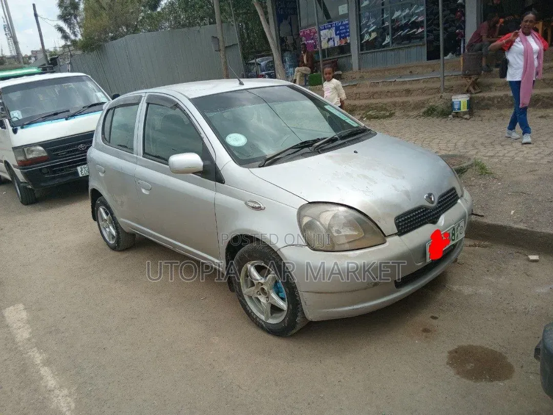 Toyota Vitz 2001 Silver