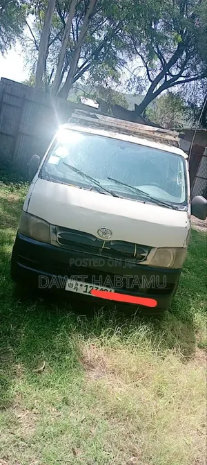 Toyota Hiace 220 2007 White