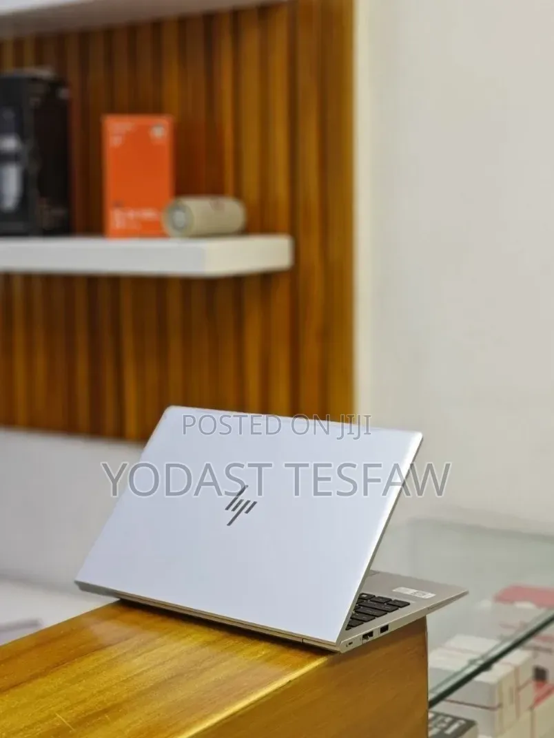 New Laptop HP EliteBook 640 G10 16GB Intel Core i7 SSD 1T