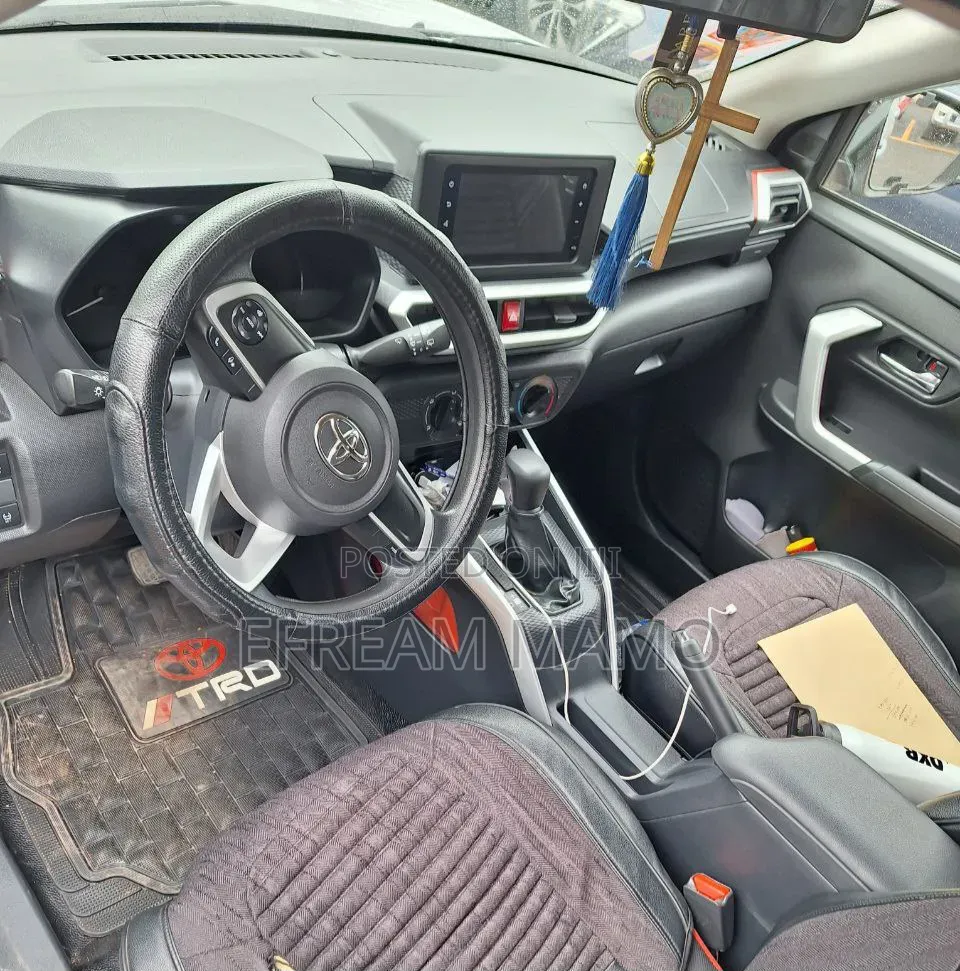 Toyota Raize 2023 Silver