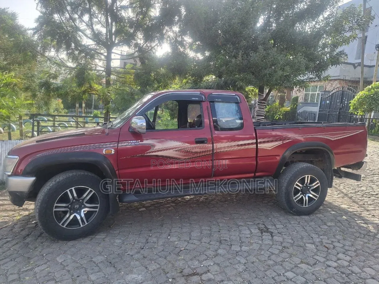Toyota Hilux 2001 Burgundy