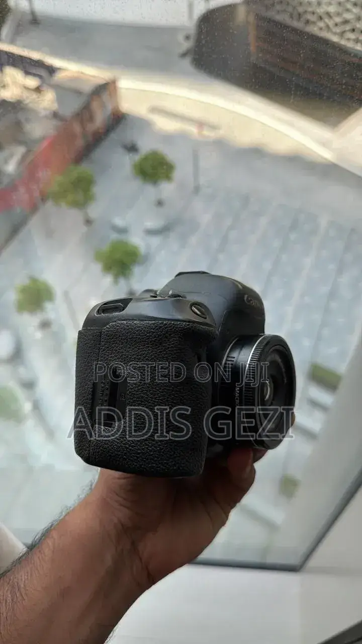 Canon Eos 5d Mark Iv DSLR