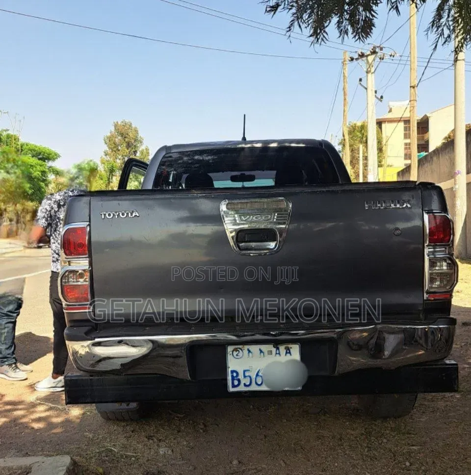 Toyota Hilux 2015 Gray