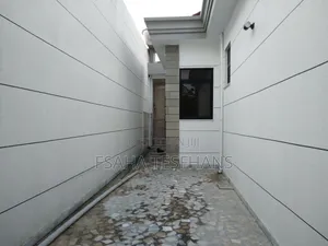 5bdrm House in Villa House, Yeka for rent