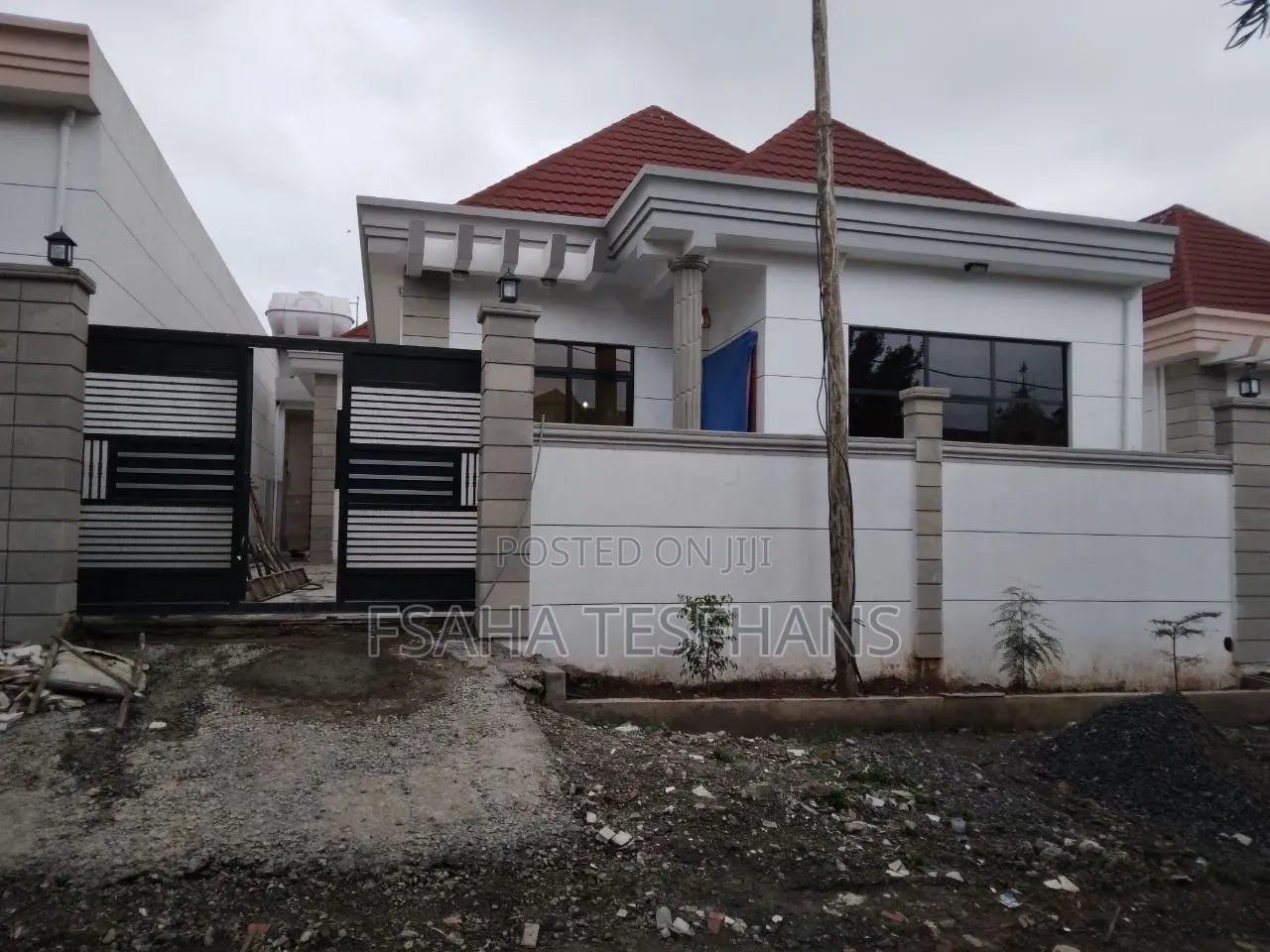 5bdrm House in Villa House, Yeka for rent