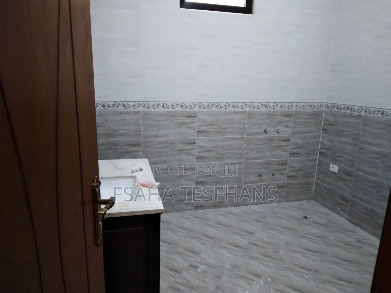 5bdrm House in Villa House, Yeka for rent