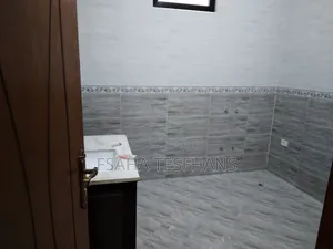 5bdrm House in Villa House, Yeka for rent