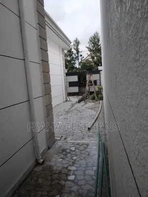 5bdrm House in Villa House, Yeka for rent
