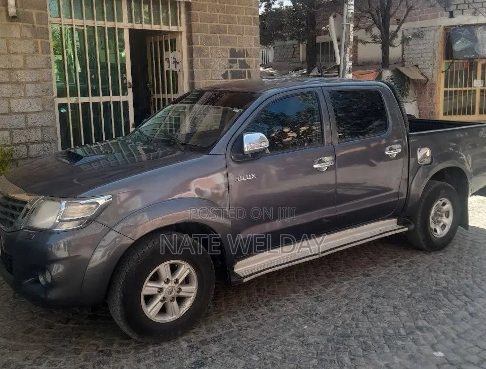 Toyota Hilux 2014 Brown