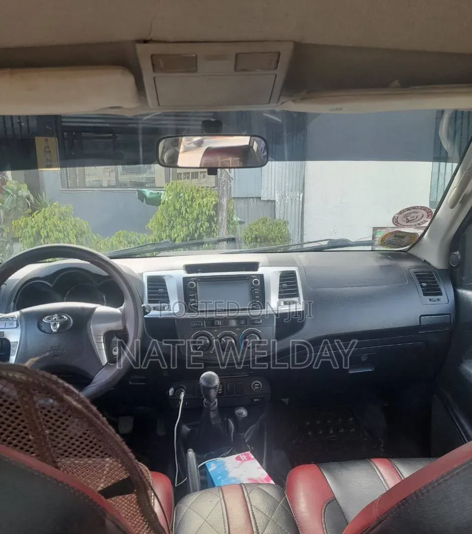 Toyota Hilux 2014 Brown