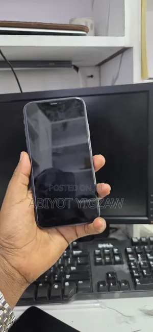 Apple iPhone 11 64 GB Black