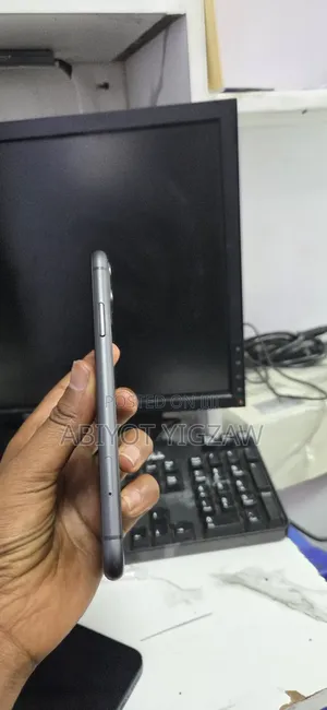 Apple iPhone 11 64 GB Black