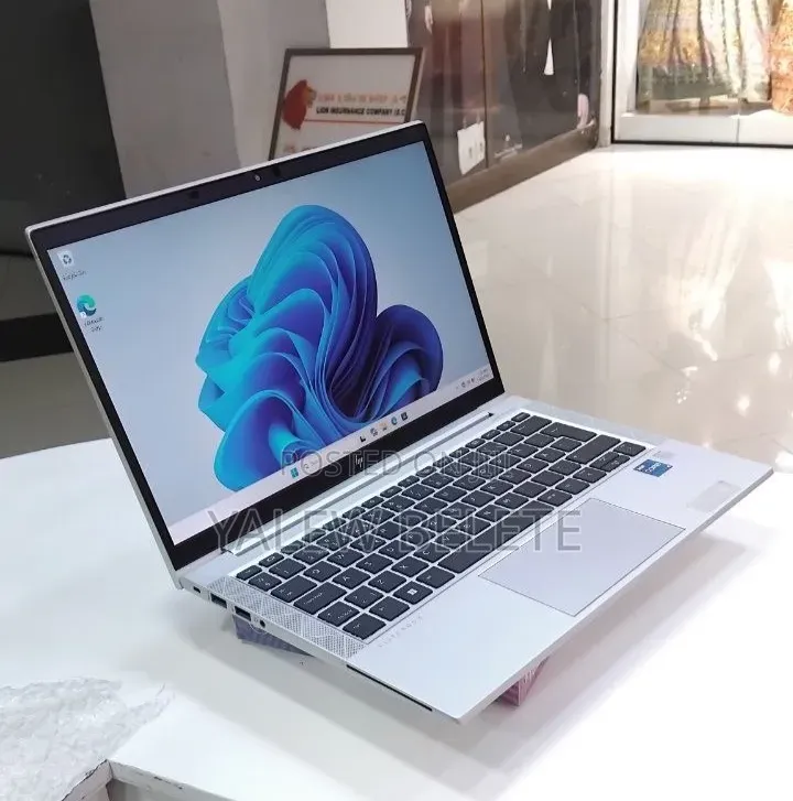 New Laptop HP EliteBook 830 G8 16GB Intel Core i5 SSD 512GB