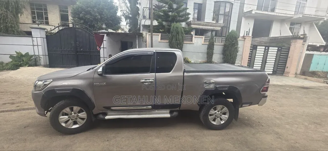 Toyota Hilux 2019 Gray