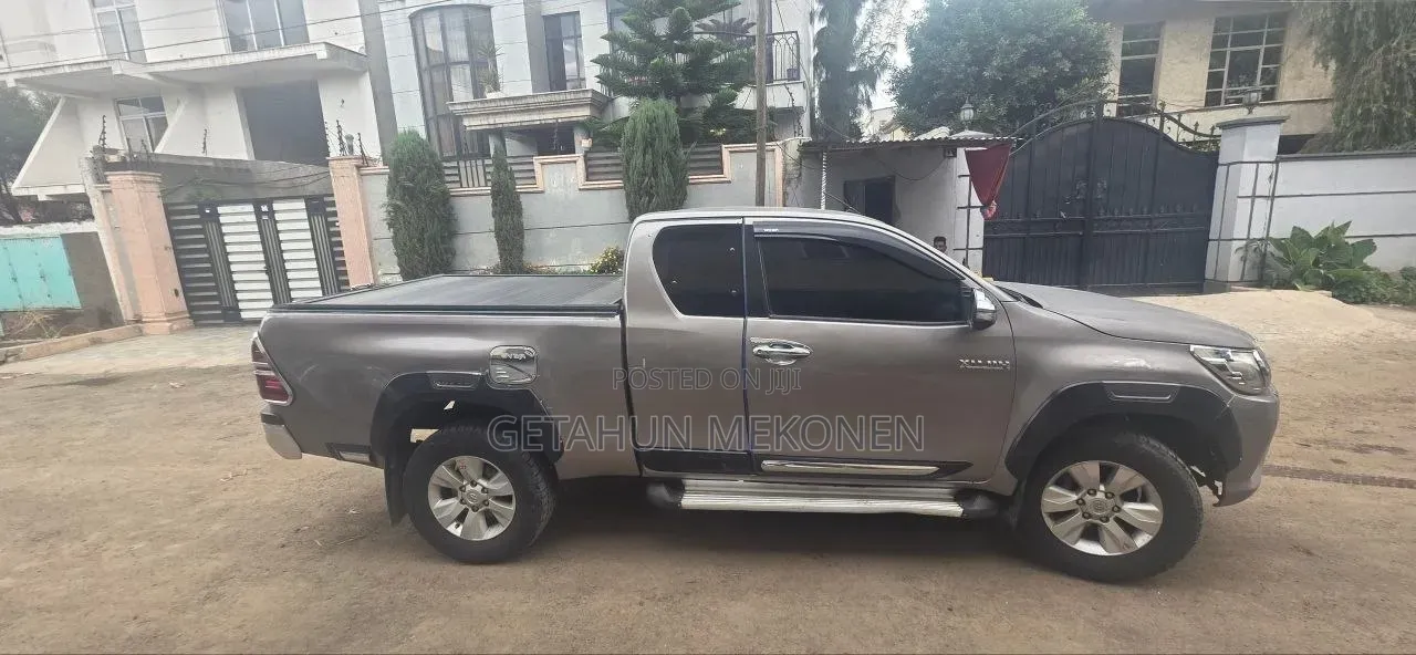 Toyota Hilux 2019 Gray
