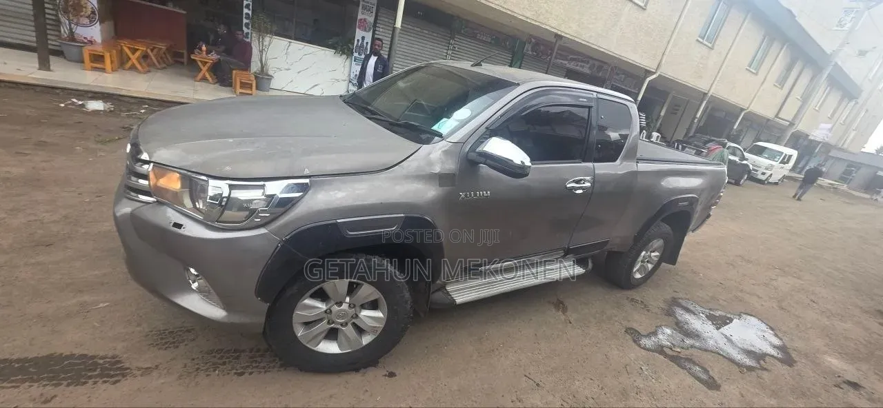 Toyota Hilux 2019 Gray