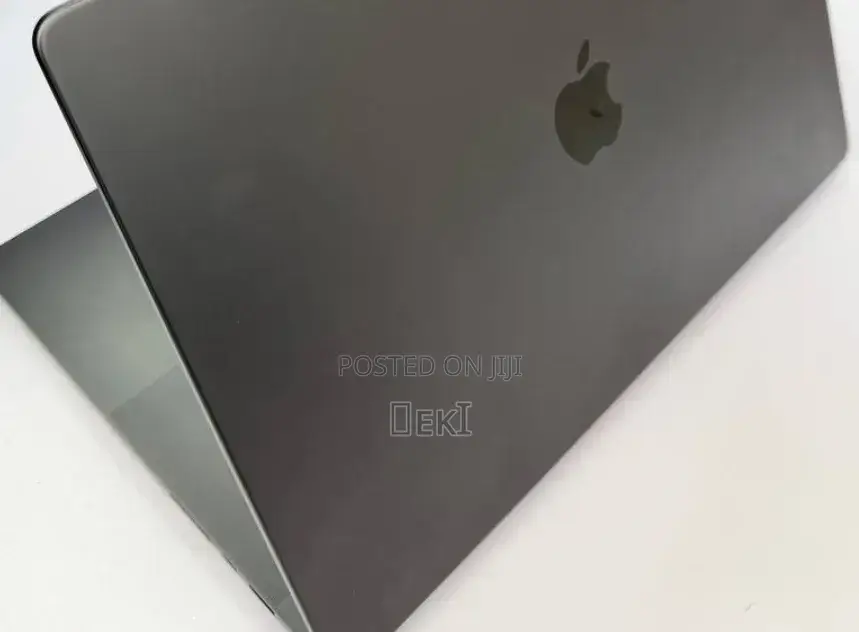 New Laptop Apple MacBook Pro 2024 M3 18GB Apple M3 Pro SSD 512GB