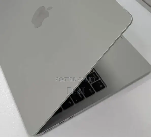 New Laptop Apple MacBook Air 2025 M4 16GB Apple M4 SSD 256GB