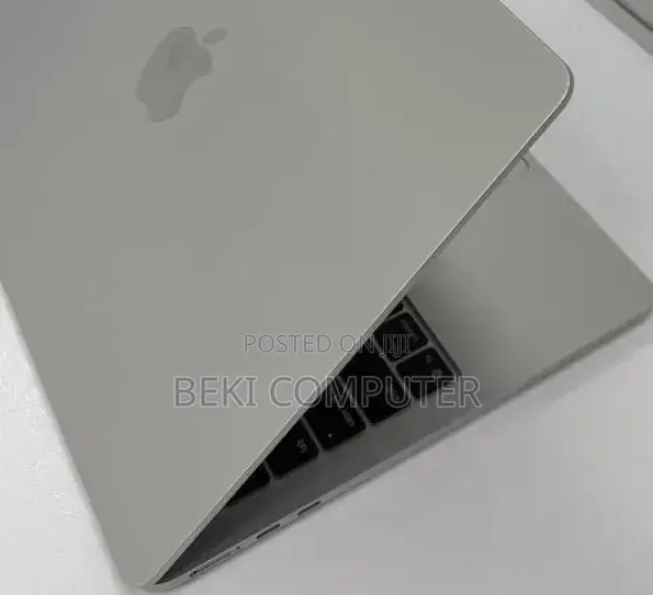 New Laptop Apple MacBook Air 2025 M4 16GB Apple M4 SSD 256GB