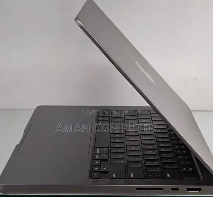 New Laptop Apple MacBook Pro 2020 M1 16GB Apple M1 SSD 512GB