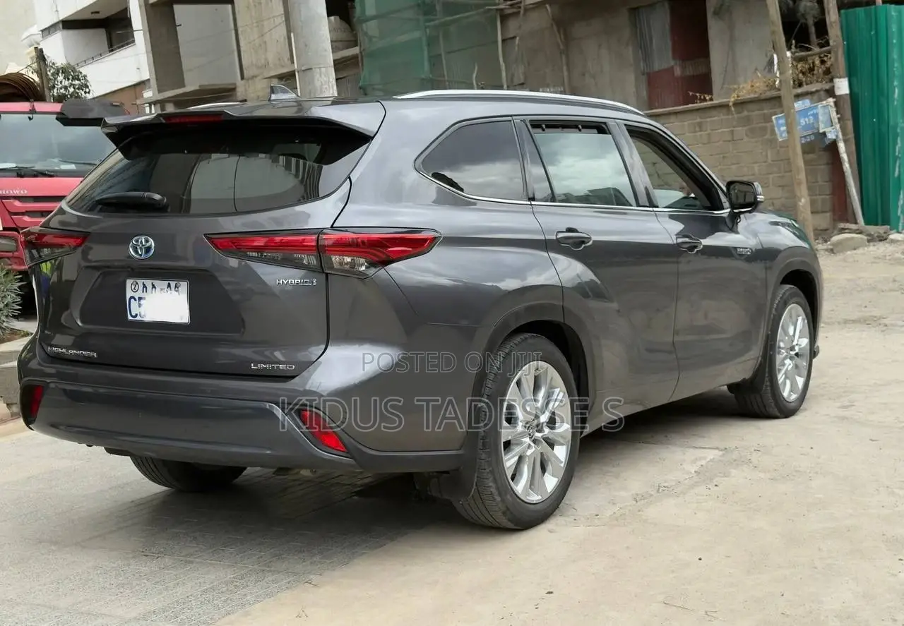 New Toyota Highlander Hybrid Limited 2024 Gray
