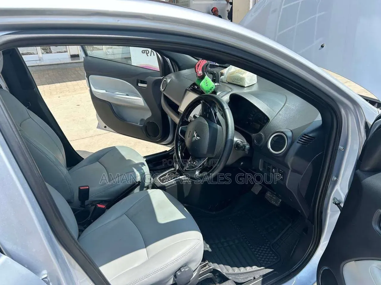 Mitsubishi Attrage 2023 Silver