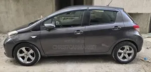 Toyota Yaris L Hatchback 5dr 2012 Gray