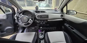 Toyota Yaris L Hatchback 5dr 2012 Gray