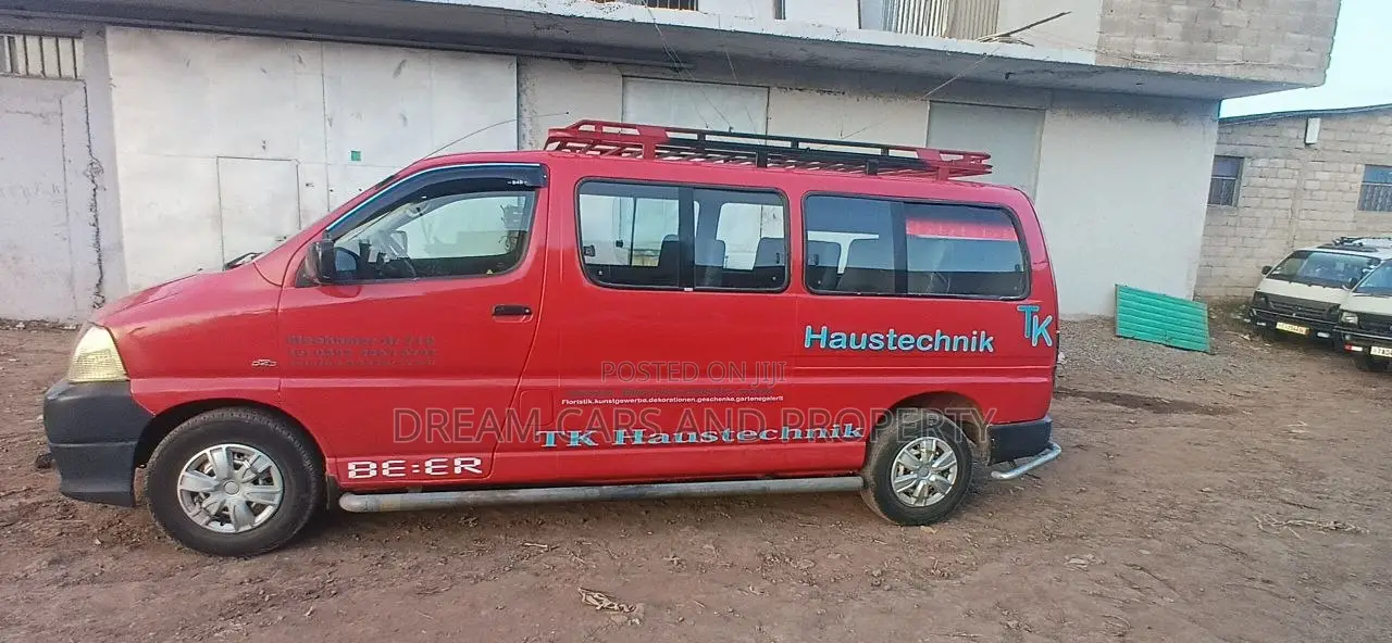 Toyota HiAce 2009 Red