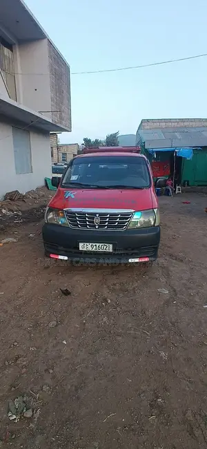 Toyota HiAce 2009 Red