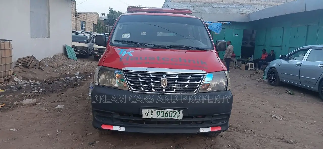 Toyota HiAce 2009 Red