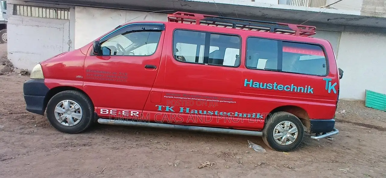 Toyota HiAce 2009 Red