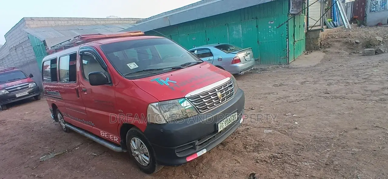 Toyota HiAce 2009 Red