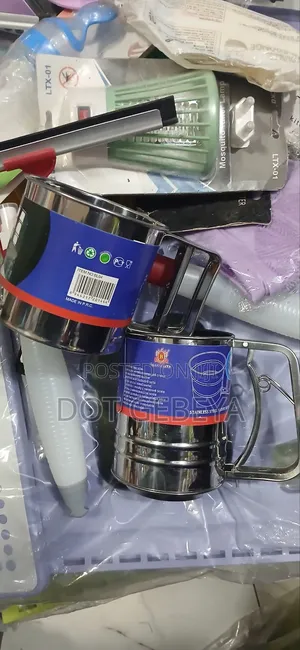 This Is a Br Kitchen Baking Icing Sieve Mesh Flour Sifter.