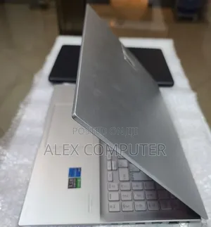New Laptop Asus VivoBook 15 X505BA 16GB Intel Core i5 SSD 512GB